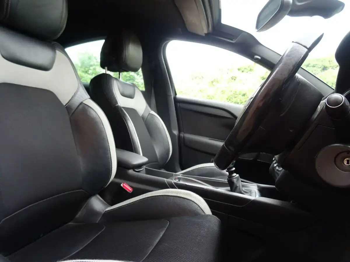 2013-citroen-ds4-20td-dstyle-big-5