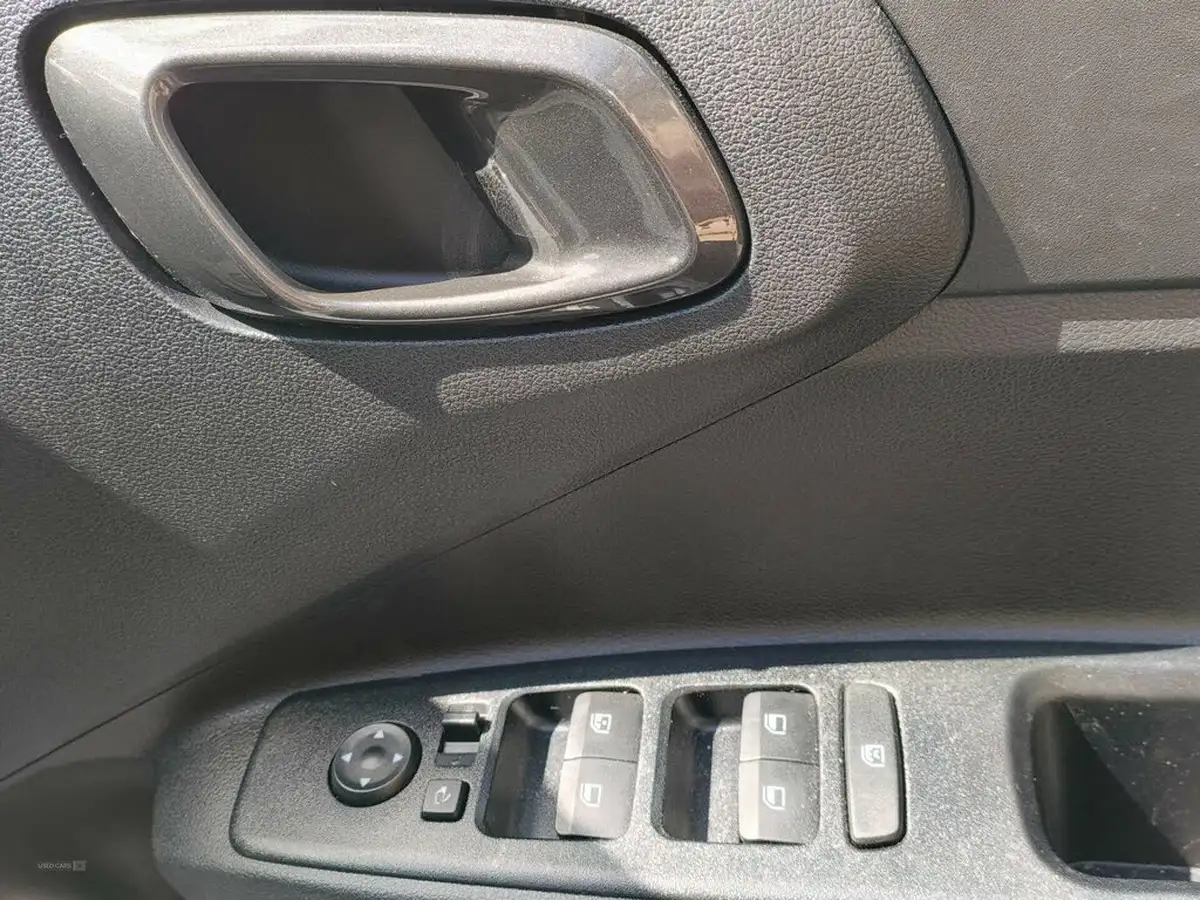 2024-hyundai-i10-10-premium-67ps-auto-big-25