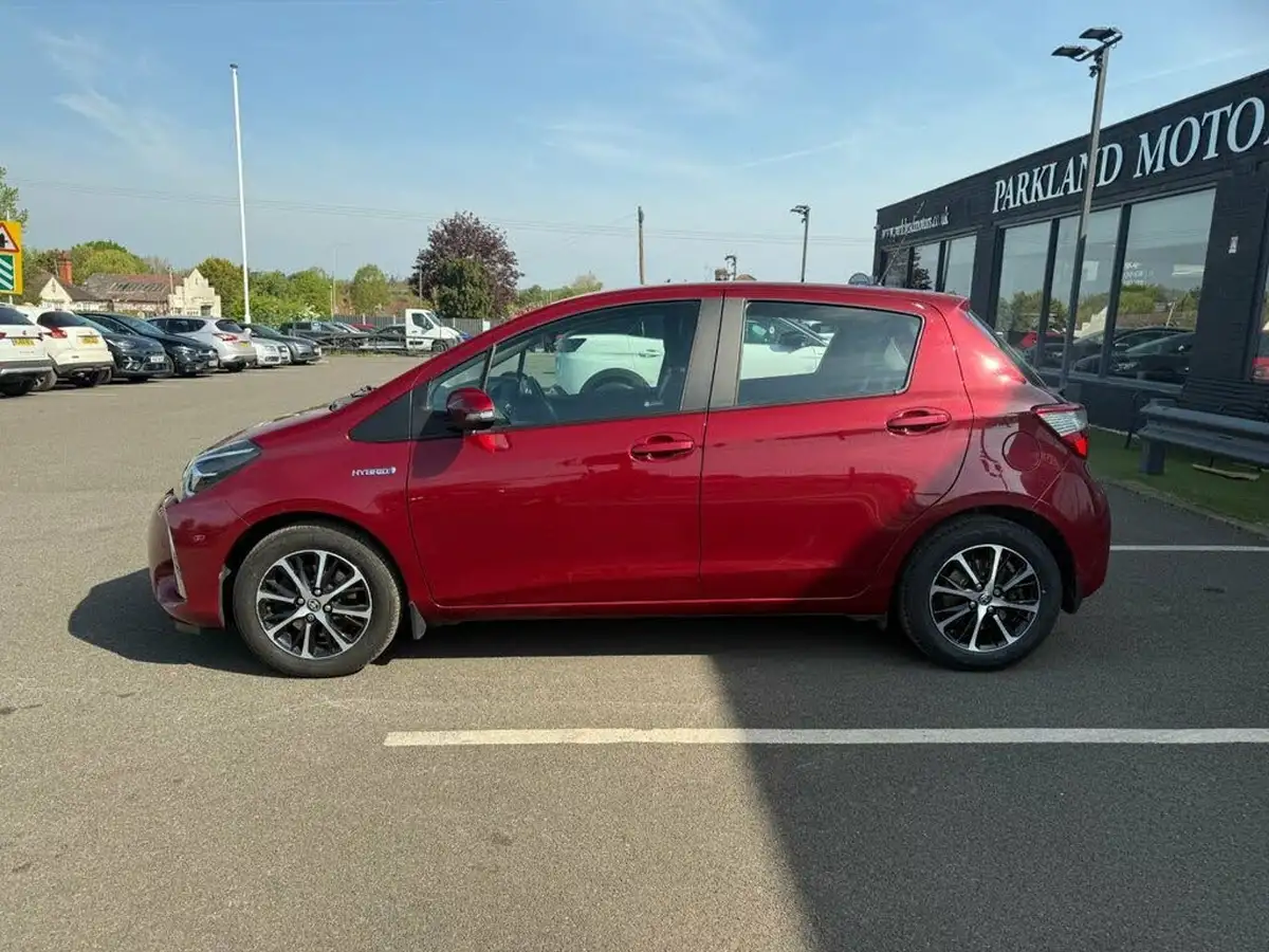 2018-toyota-yaris-15-vvt-i-icon-tech-hybrid-big-3