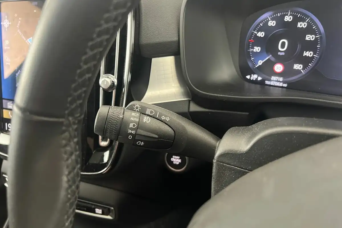 2022-volvo-xc40-15-t4-inscription-expression-big-31