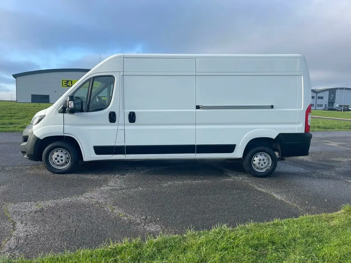 2018-peugeot-boxer-20-bluehdi-professional-335-l3-h2-big-3