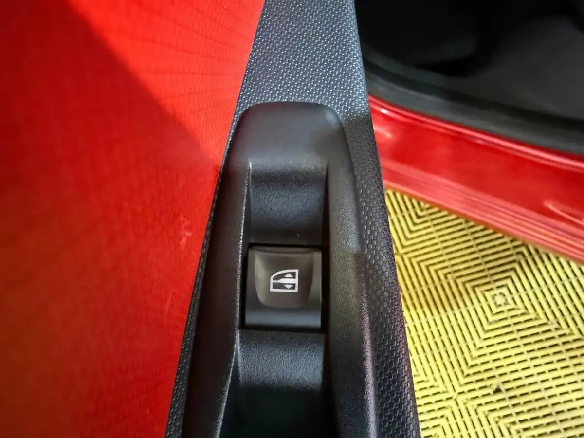 2014-renault-clio-15dci-dynamique-s-medianavss-big-44