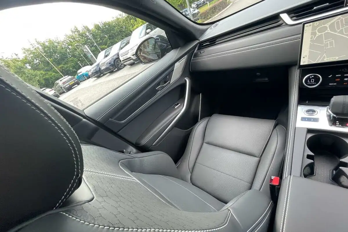 2024-jaguar-f-pace-20-d200-r-dynamic-hse-black-big-12