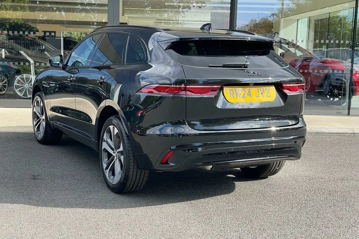 2024-jaguar-f-pace-20-d200-r-dynamic-hse-black-big-64
