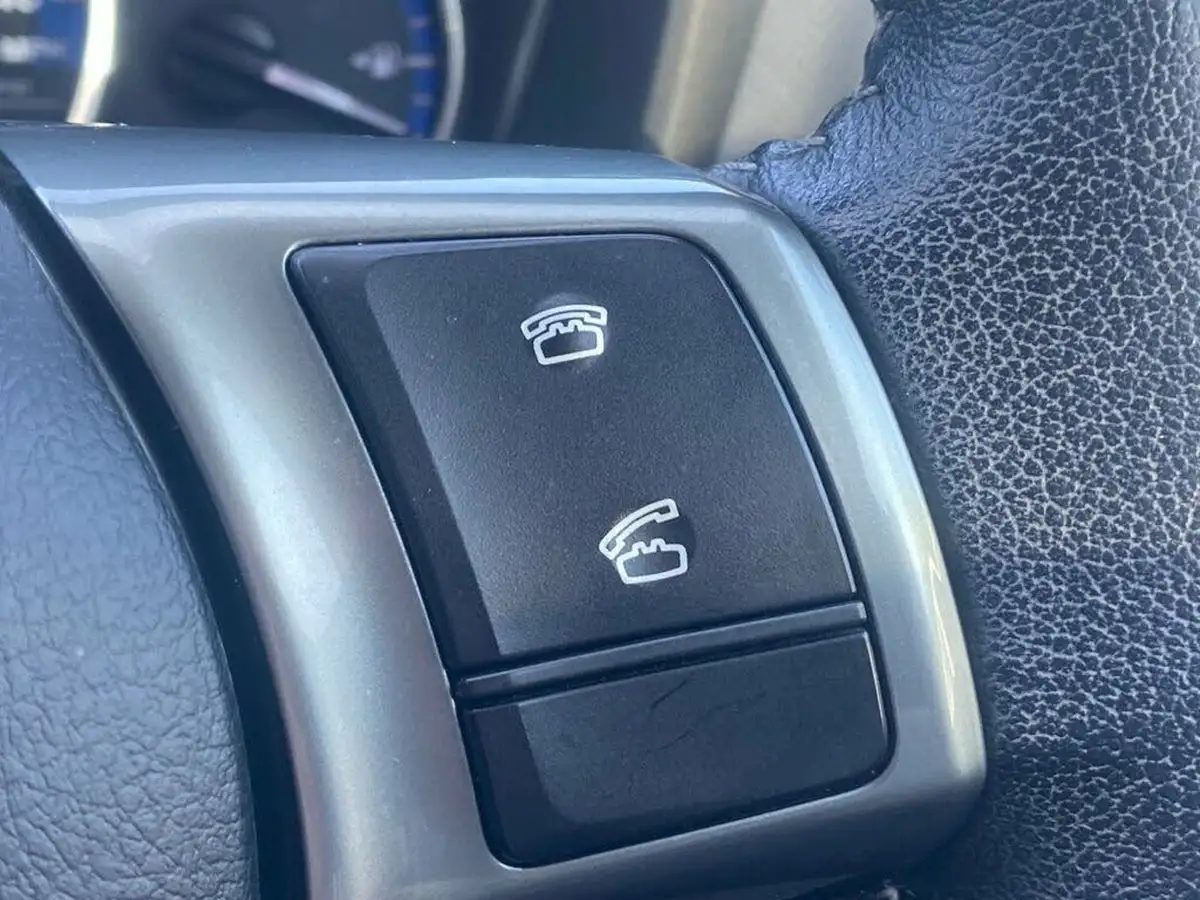 2017-toyota-yaris-15-vvt-i-icon-hybrid-big-46