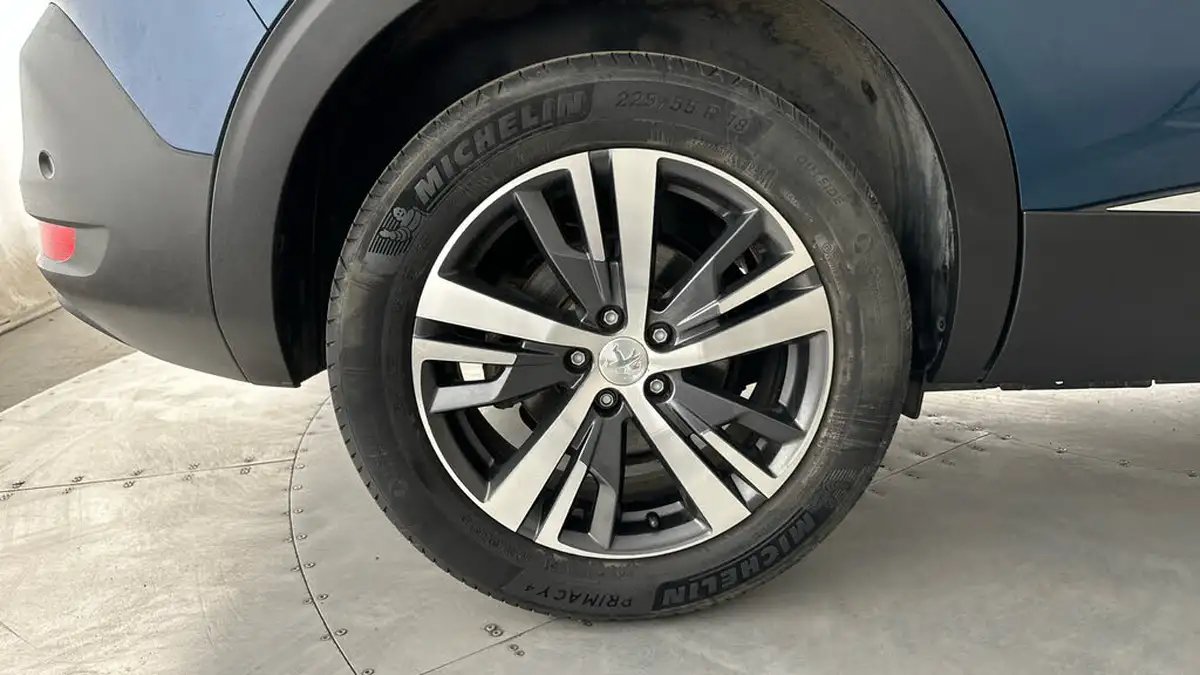 2021-peugeot-5008-suv-12-puretech-allure-premium-eat8-big-18