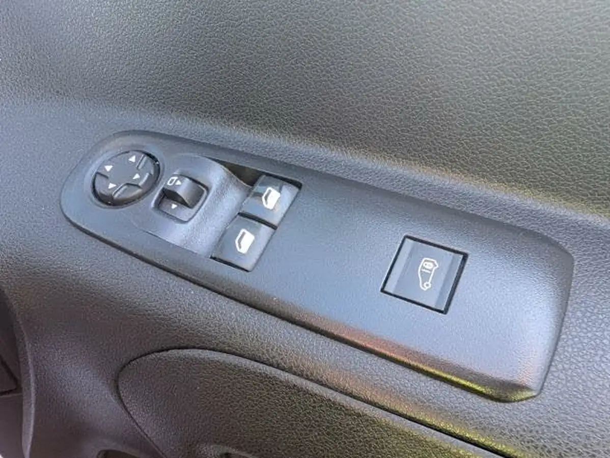 2020-peugeot-partner-15-bluehdi-950-professional-100ps-eu6dt-long-panel-big-16