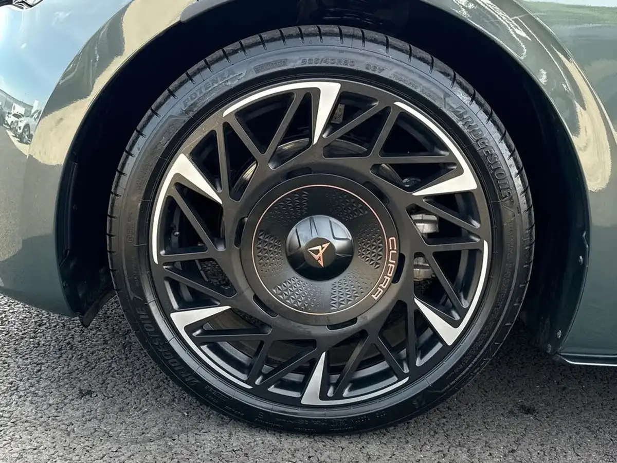 2024-cupra-born-e-vz-big-6