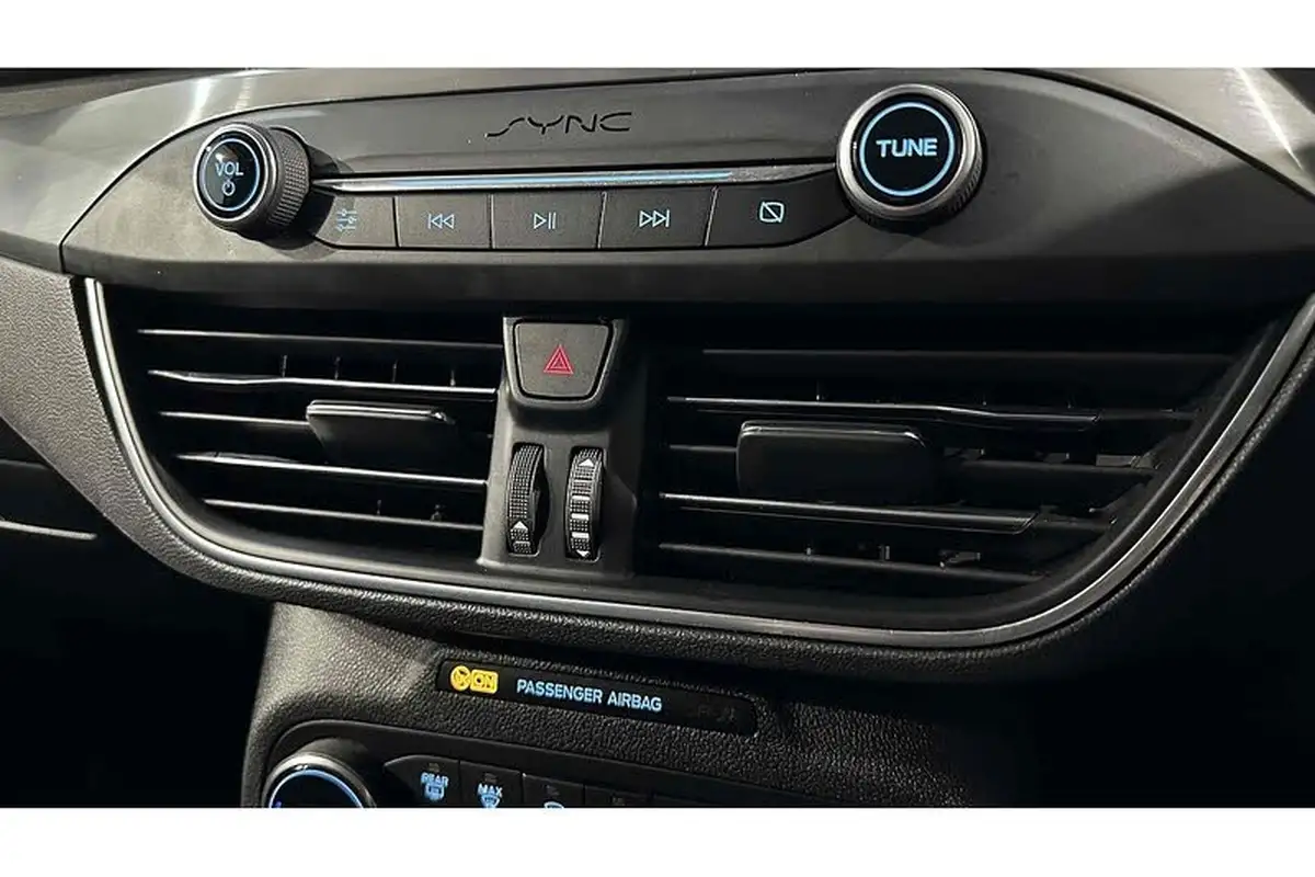 2019-ford-focus-10t-titanium-ss-hatchback-big-36