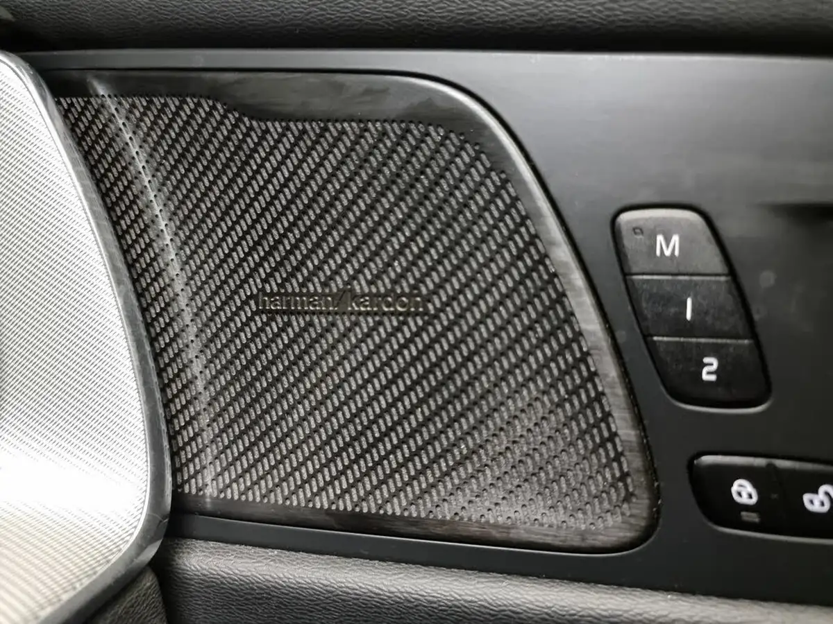 2023-volvo-xc60-20-b5-plus-big-3