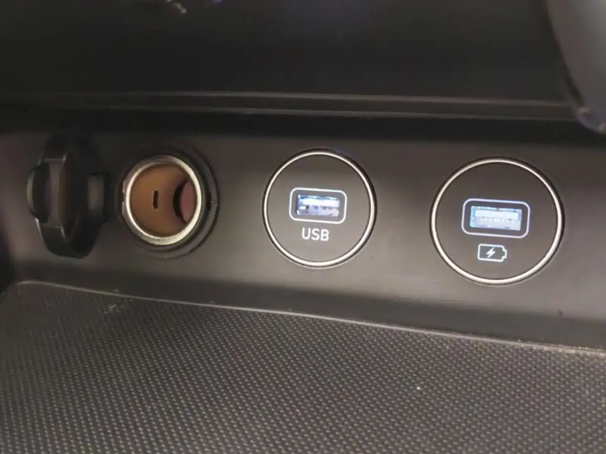 2022-genesis-g70-22-d-premium-line-saloon-4d-big-13