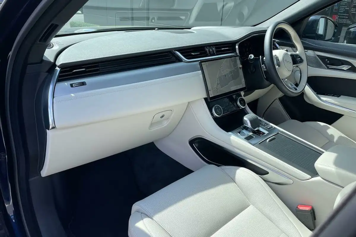 2024-jaguar-f-pace-20-d200-r-dynamic-se-black-90th-anniversary-edition-big-32