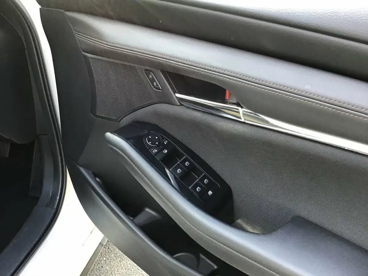 2019-mazda-mazda3-20-sport-lux-180ps-hatchback-5d-big-14