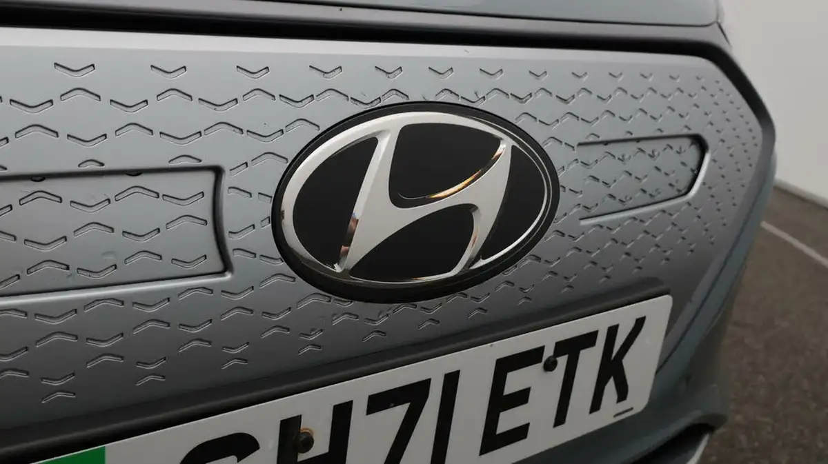 2022-hyundai-ioniq-e-premium-se-electric-big-22
