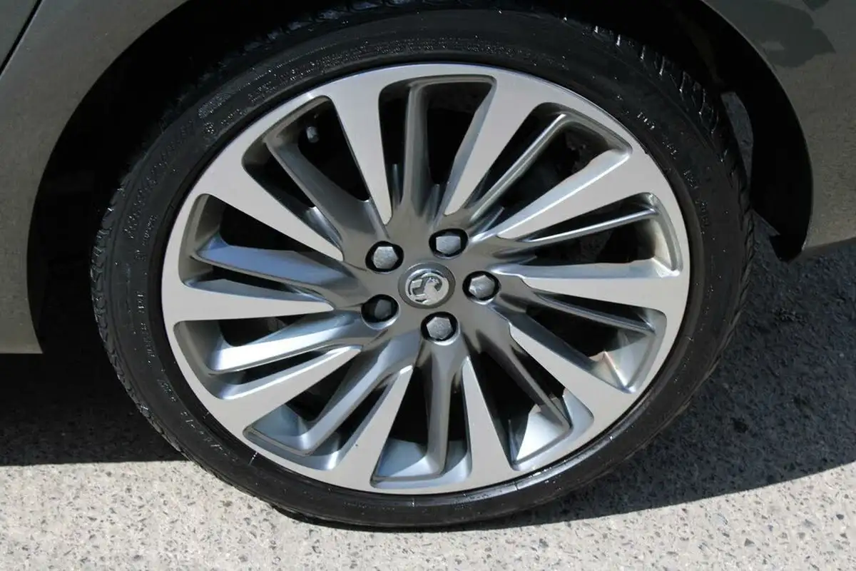 2019-vauxhall-astra-14i-16v-turbo-griffin-ss-big-15