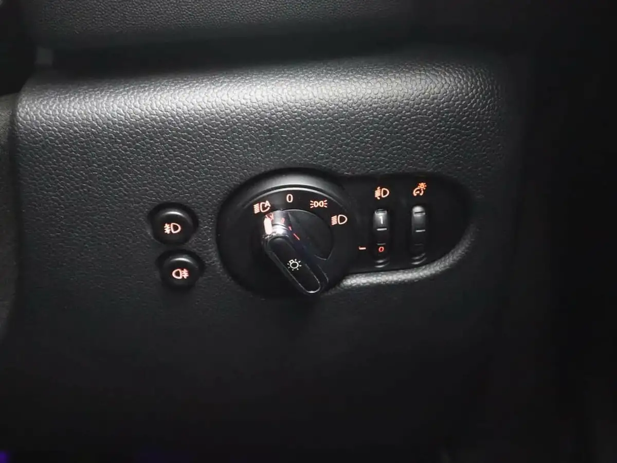 2020-mini-cooper-15-cooper-classic-nav-hatchback-3d-big-25