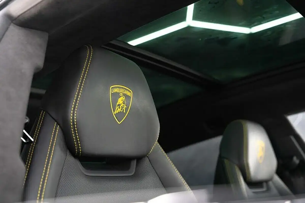 2022-lamborghini-urus-40-no-trim-big-9