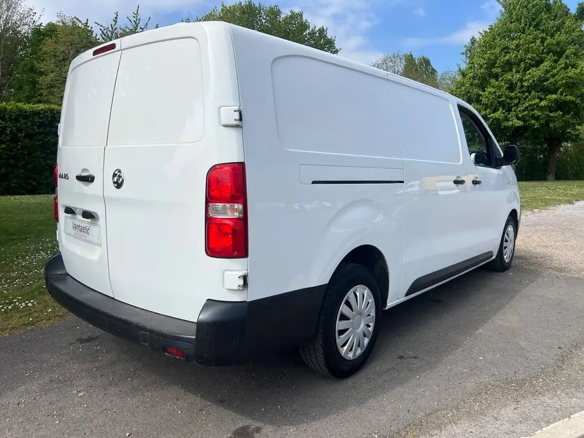 2019-vauxhall-vivaro-15td-2900-l2h1-dynamic-big-9