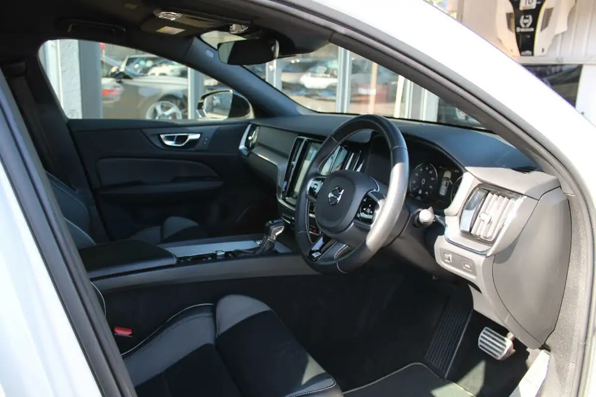 2019-volvo-v60-20-t5-r-design-ss-big-7