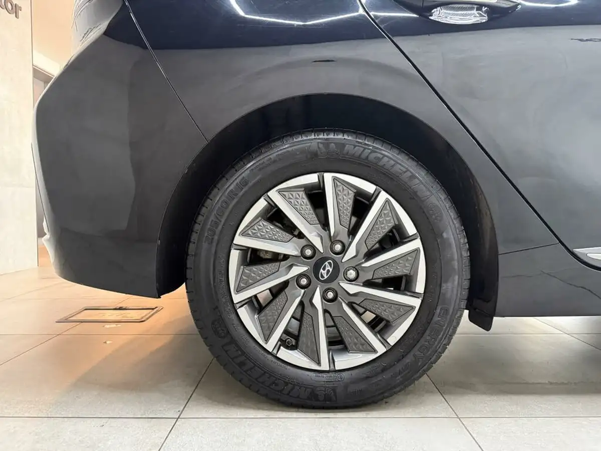 2022-hyundai-ioniq-e-premium-electric-big-23