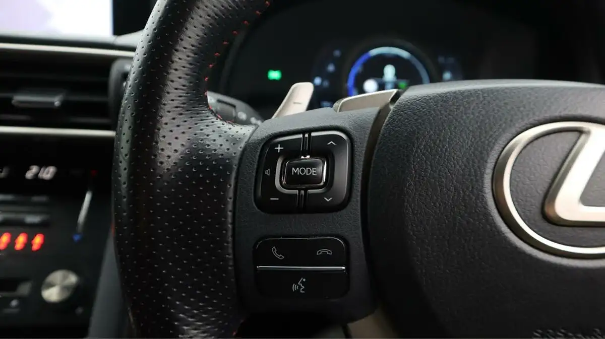 2018-lexus-is-300h-25-f-sport-lexus-navigation-big-23