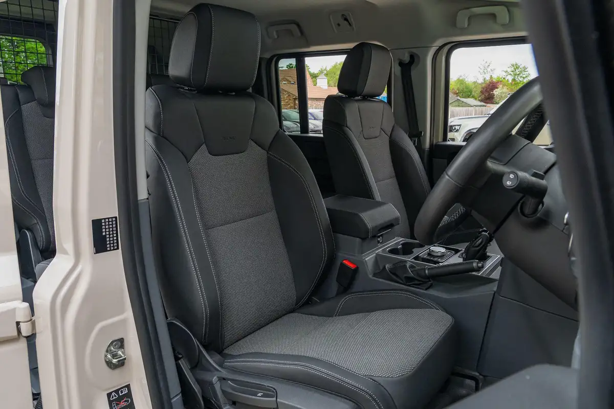 2024-ineos-grenadier-30-286pseu6d2-seat-commercial-panel-van-big-30