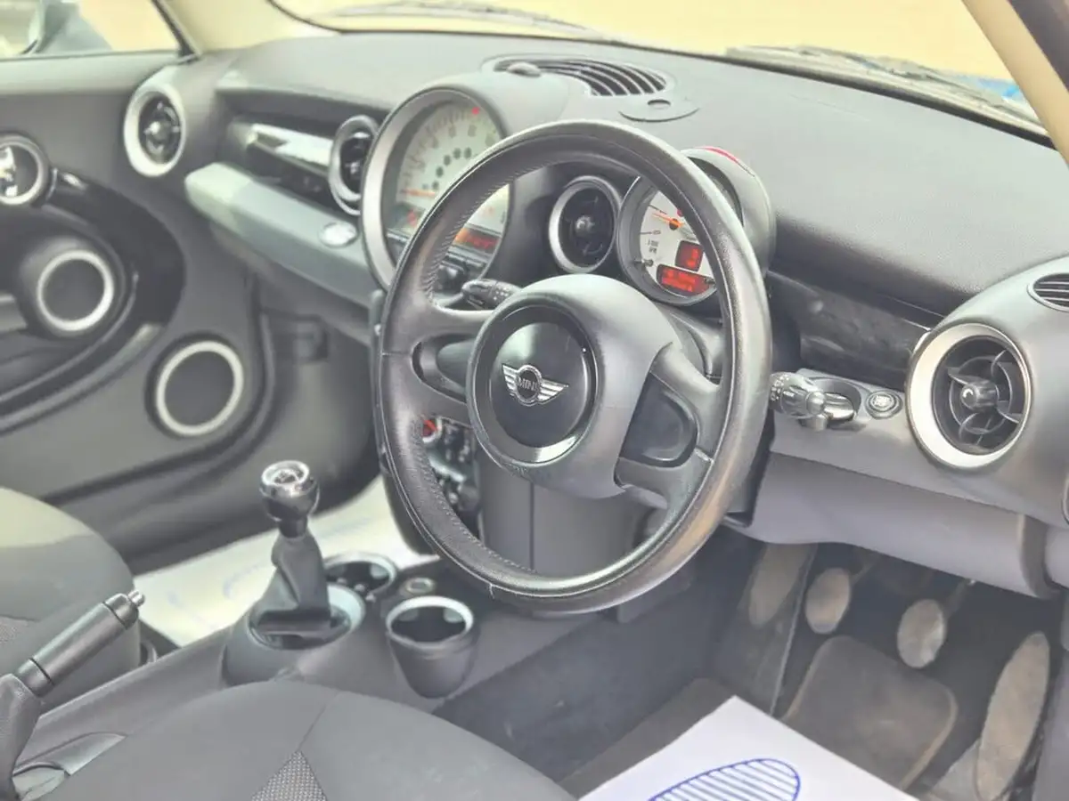2012-mini-cooper-16-cooper-122bhp-hatchback-3d-big-10