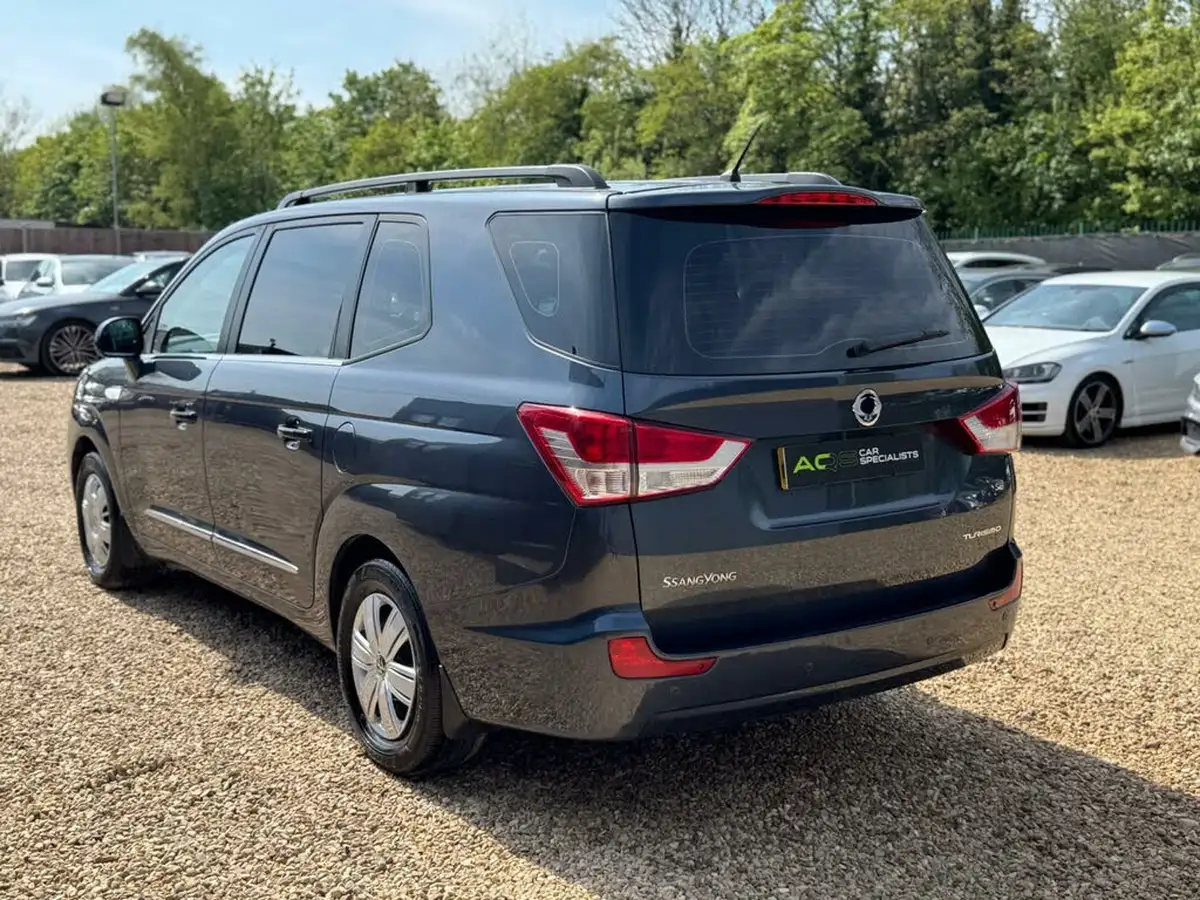2017-kgm-ssangyong-turismo-22td-se-big-6