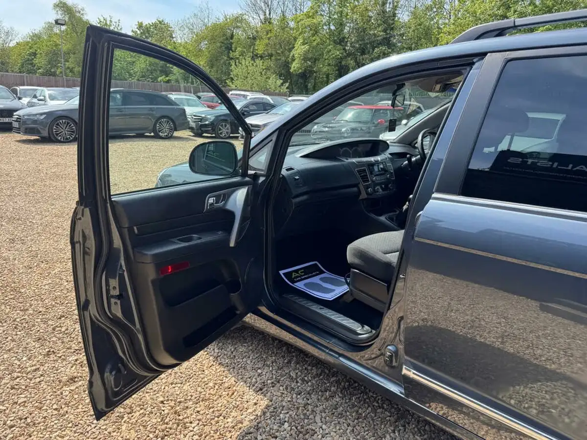 2017-kgm-ssangyong-turismo-22td-se-big-30