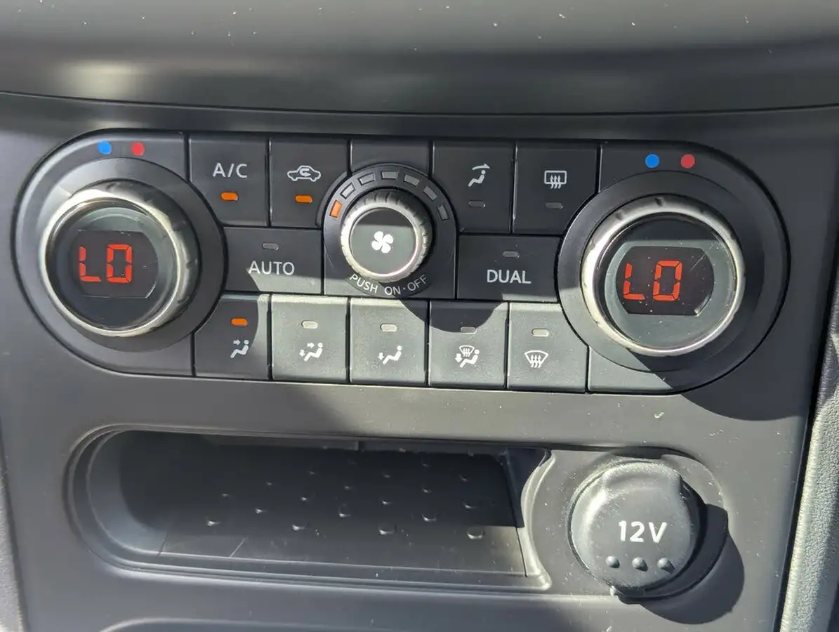2013-nissan-qashqai-16-acenta-big-20