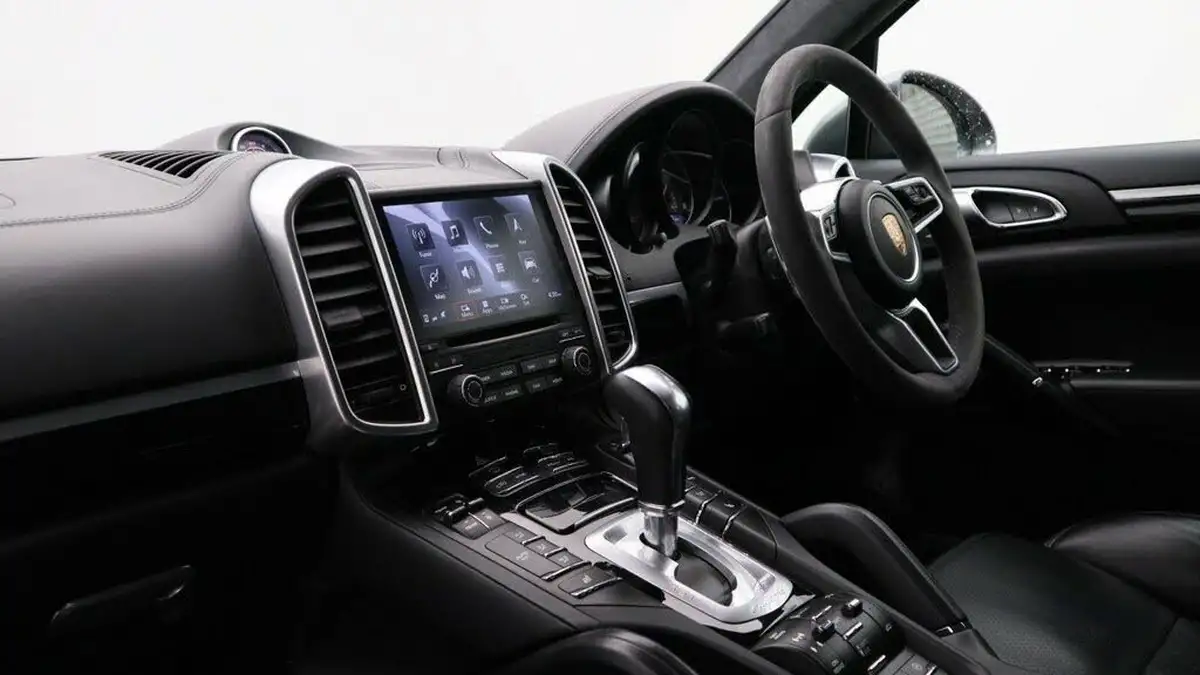 2018-porsche-cayenne-48-turbo-big-3