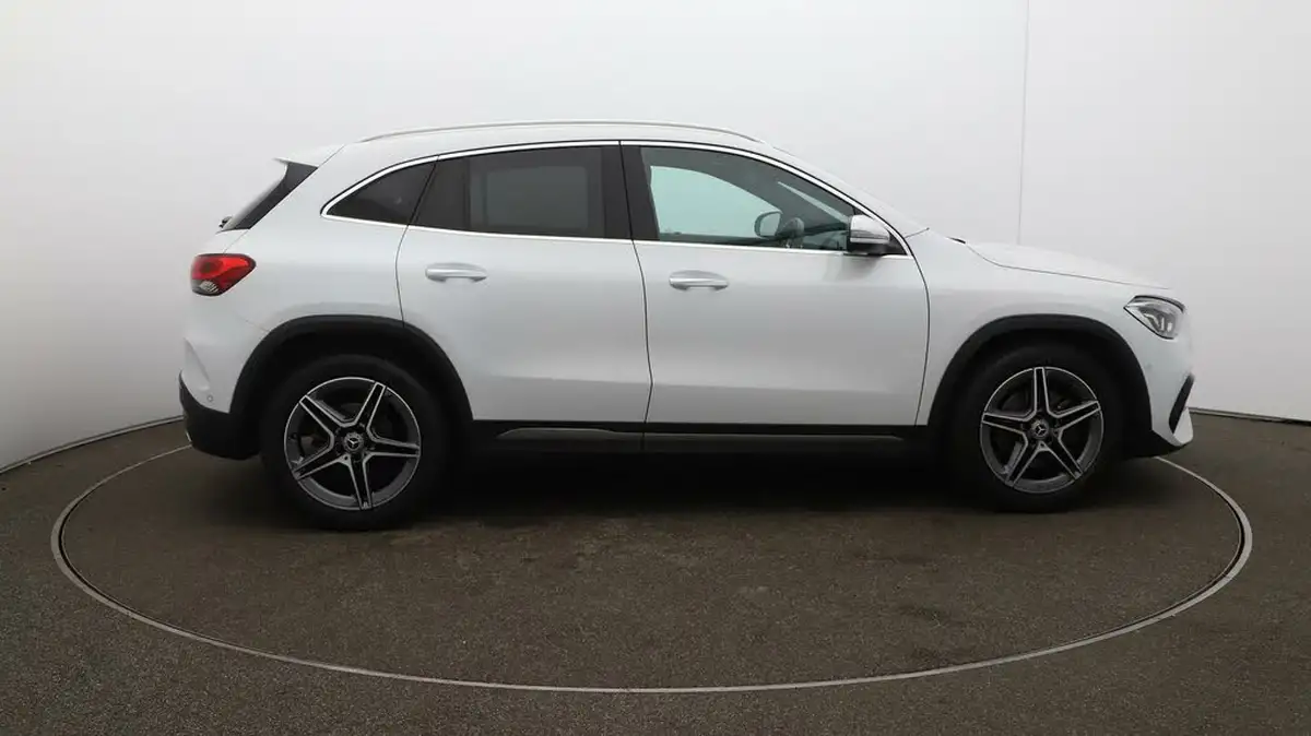 2022-mercedes-benz-gla-class-13-gla-180-amg-line-premium-big-40