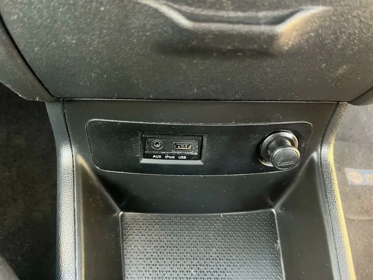 2012-hyundai-i20-14-style-99bhp-big-32