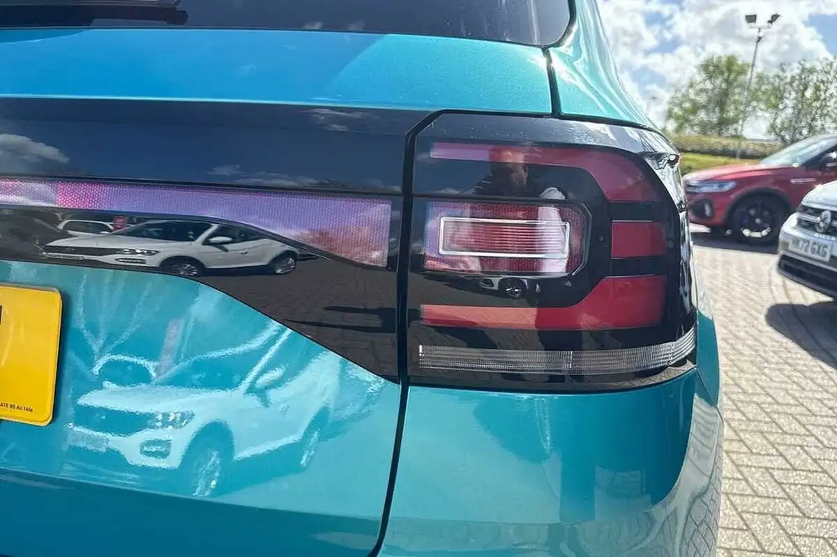 2022-volkswagen-t-cross-10-tsi-sel-big-18