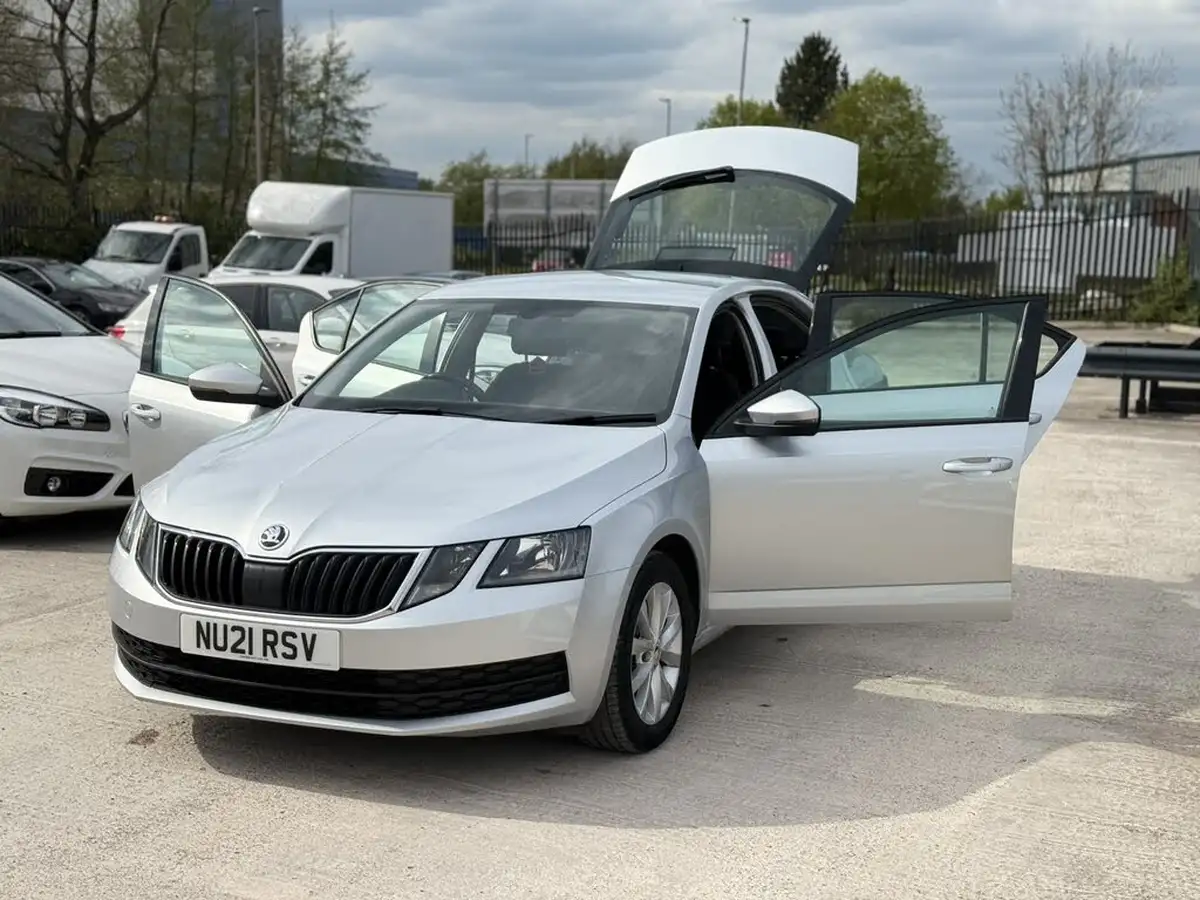 2020-skoda-octavia-10-tsi-s-hatchback-big-11