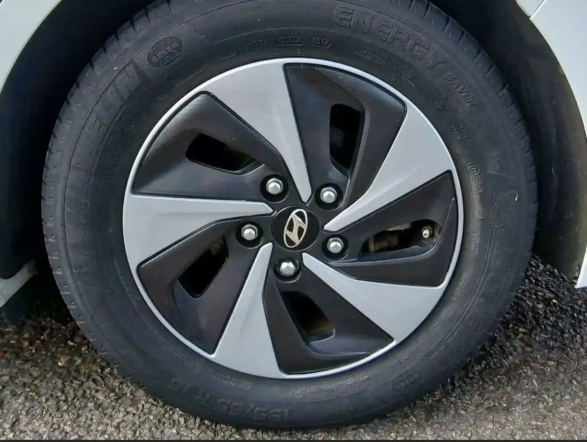 2017-hyundai-ioniq-16-gdi-se-hybrid-big-10