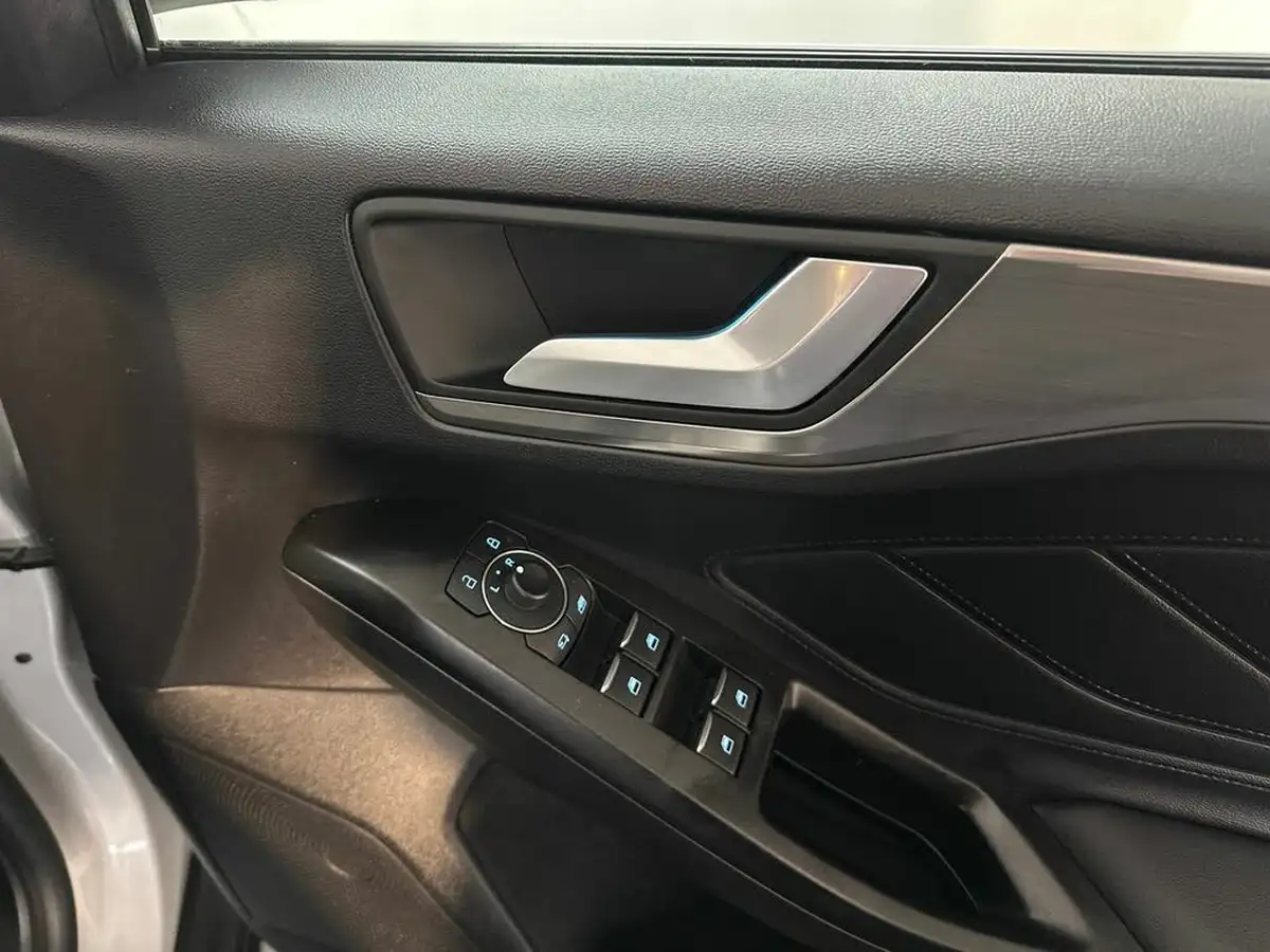 2022-ford-focus-10t-titanium-vignale-125ps-hatchback-big-24