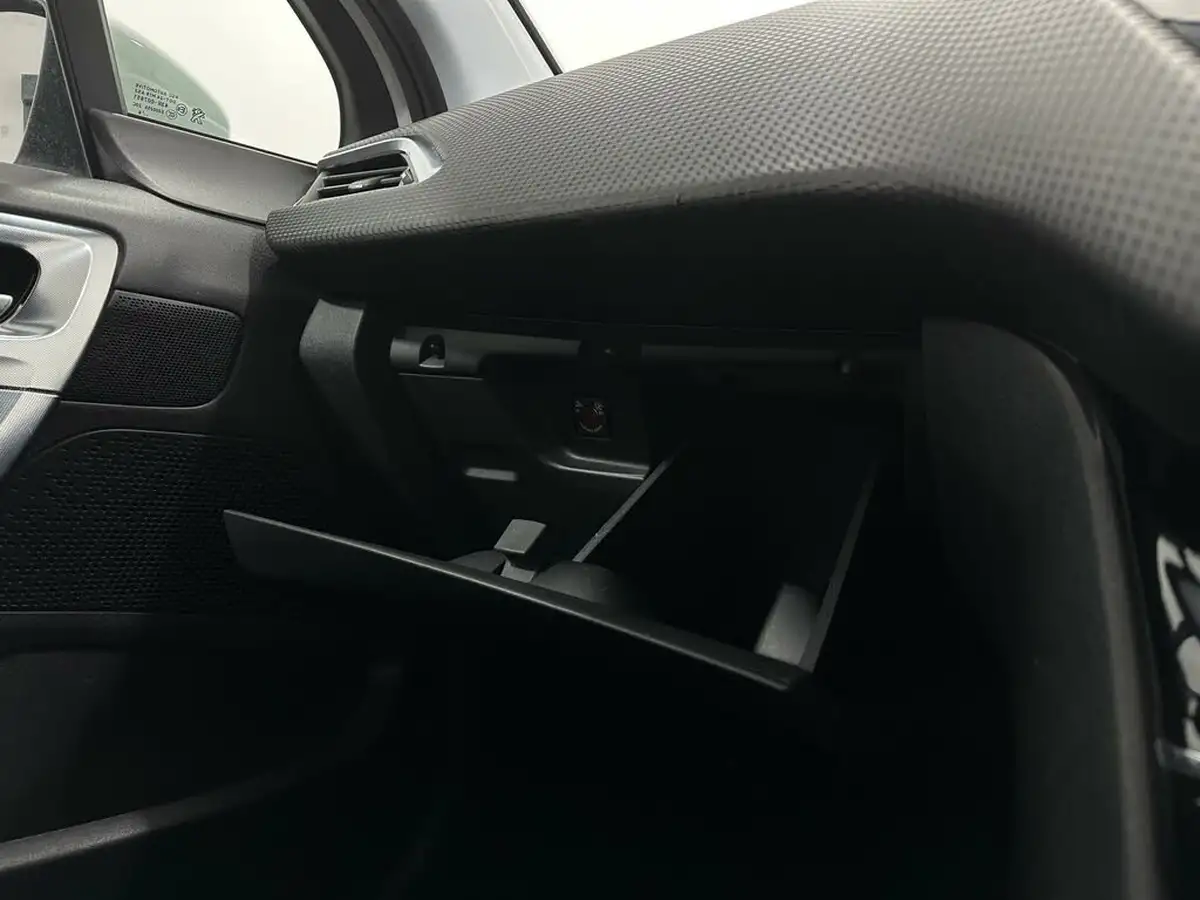 2016-peugeot-2008-suv-12-puretech-allure-82bhp-big-21