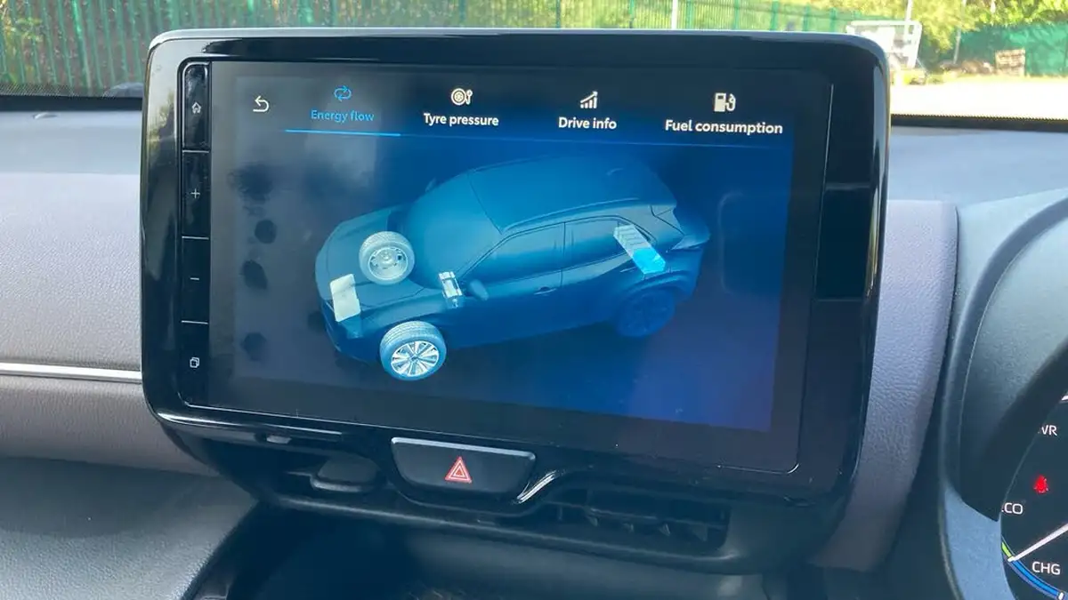 2022-toyota-yaris-cross-15-vvt-i-excel-big-21