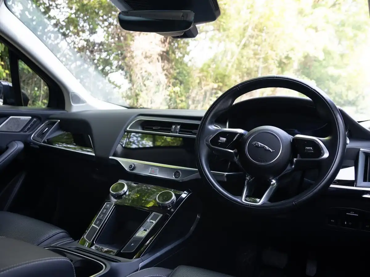 2021-jaguar-i-pace-ev400-se-big-44