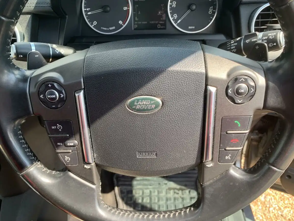 2015-land-rover-discovery-4-30-sd-v6-hse-big-24