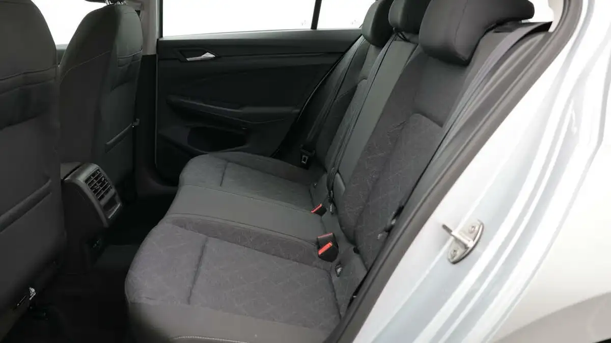 2022-volkswagen-golf-10-tsi-life-hatchback-big-16