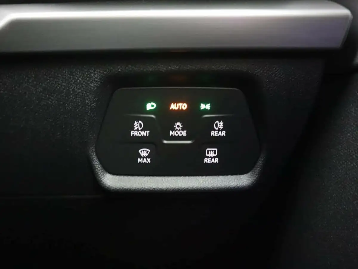 2021-seat-leon-14-e-hybrid-fr-sport-hatchback-big-25