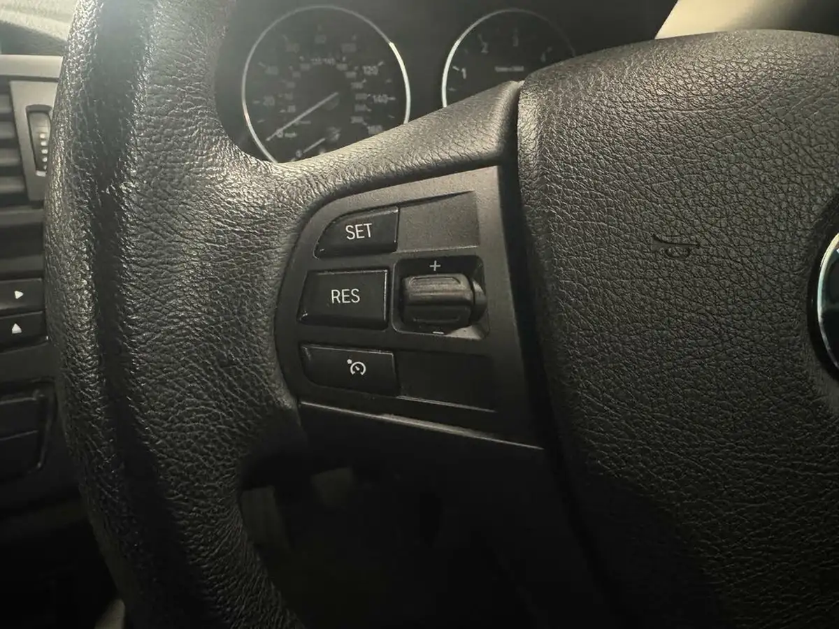 2013-bmw-1-series-20td-116d-se-116bhp-sports-hatch-3d-big-13