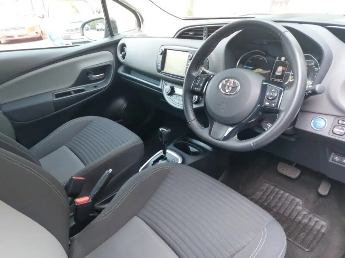 2020-toyota-yaris-15-vvt-i-icon-98bhp-hybrid-1497cc-e-cvt-big-11