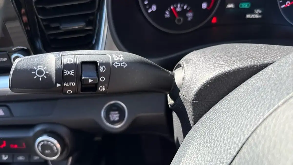 2022-kia-stonic-10-t-gdi-connect-big-35
