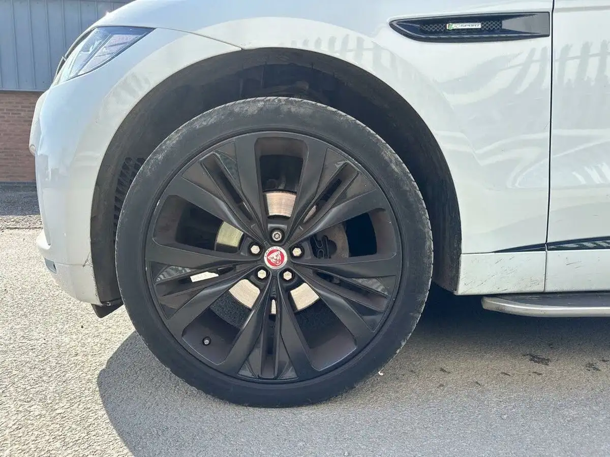 2017-jaguar-f-pace-20-i4d-r-sport-180ps-awd-auto-big-17