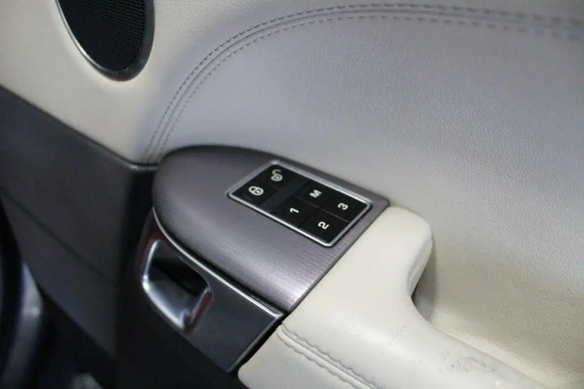 2014-land-rover-range-rover-sport-30-sd-v6-hse-big-42