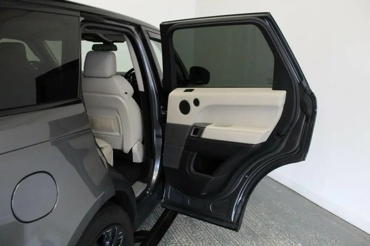 2014-land-rover-range-rover-sport-30-sd-v6-hse-big-18