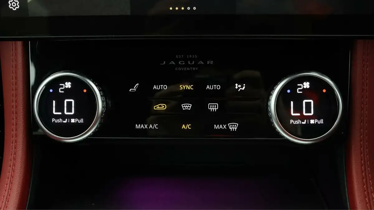 2022-jaguar-f-pace-20-d200-r-dynamic-s-big-11